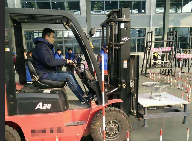 　　關于濱州叉車操作證怎么復審