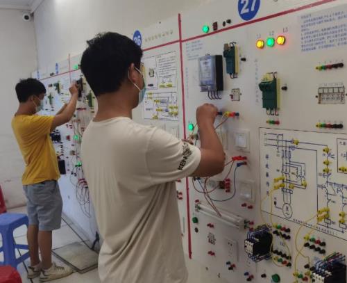 江蘇低壓電工證怎么查詢(江蘇低壓電工證復審考試試題)