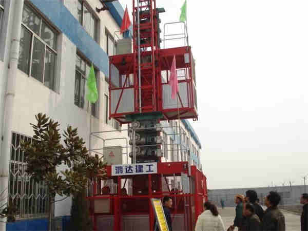 施工升降機(jī)