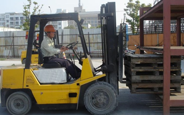 叉車