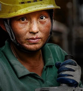 工地上的女架子工，他們的老公看到有多心疼(圖2)